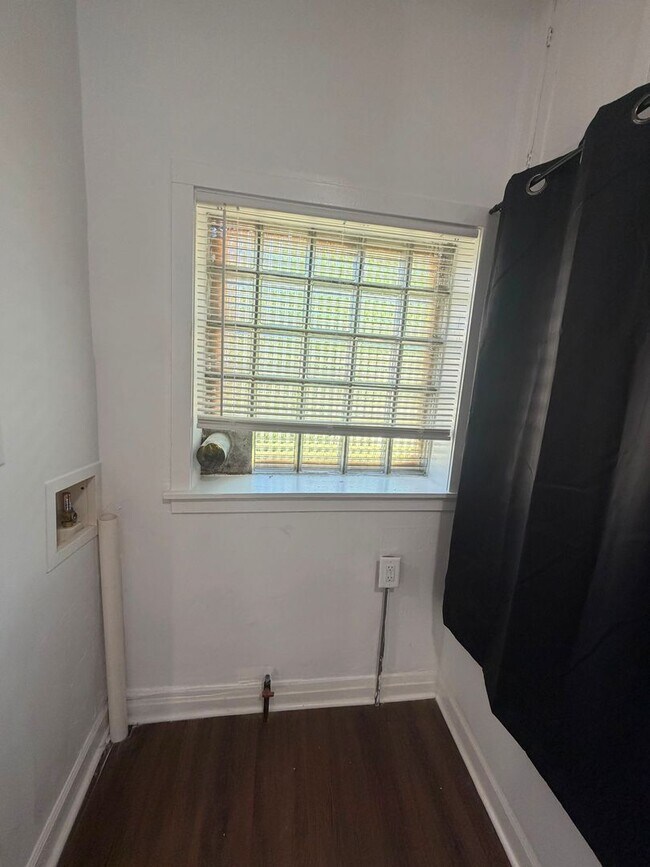 Building Photo - Newly Renovated 3 Bedroom • 1 Bathroom Home