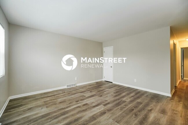 Building Photo - 3 Bedroom Pet-Friendly Home in Columbus, OH with Main Street Renewal