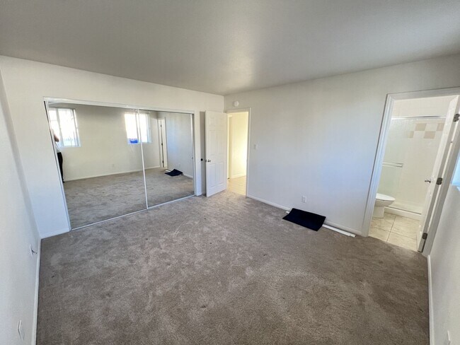 Building Photo - Amazing 4 Bedroom in the Heart of SD!