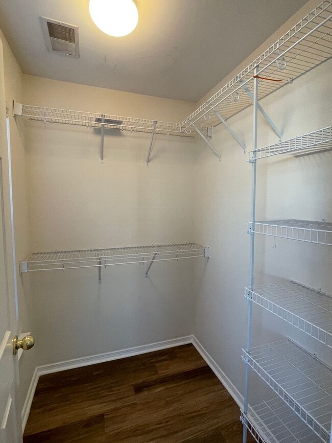 Building Photo - 4 BEDROOM IN GODLEY PARK- POOLER