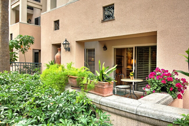 Building Photo - Stylish Dream Condo located across the street from East Beach! Santa Barbara:)