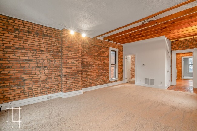 Building Photo - 336 W 1st Ave