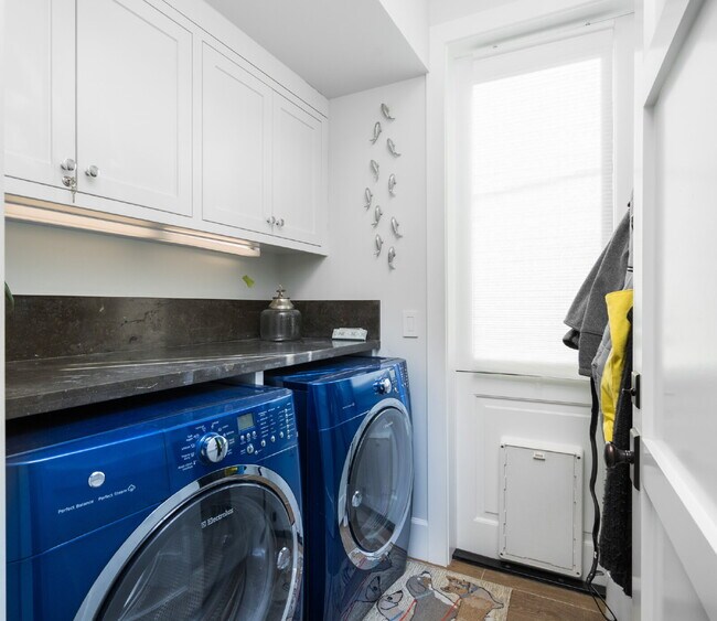 Building Photo - California Coastal Awaits: Luxurious Custom 3-Bedroom Home with Marble Touches on Balboa Island