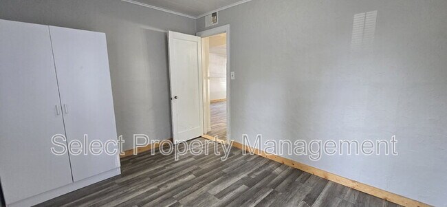 Building Photo - 2062 Pauline St