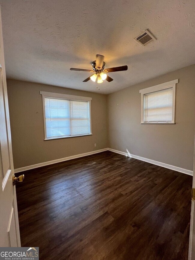 Building Photo - 720 Cardinal Cir