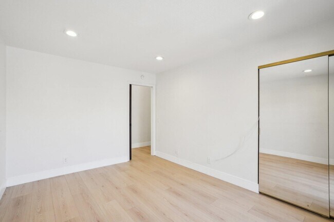 Building Photo - 48 Oak Tree Dr