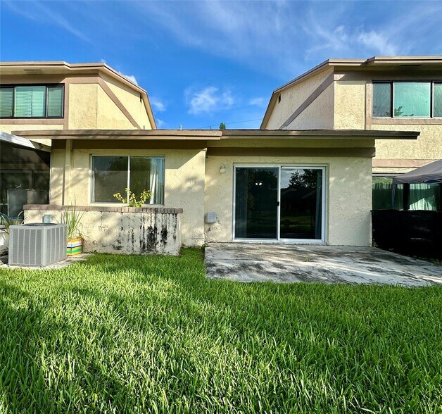 Building Photo - 10875 NW 29th Mnr