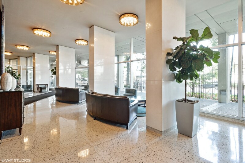 Building Photo - 1150 N Lake Shore Dr