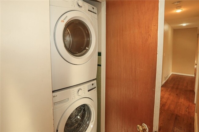 Building Photo - 804 NW 8 St