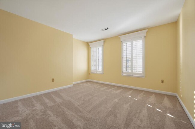 Building Photo - 8815 Surrey Ct