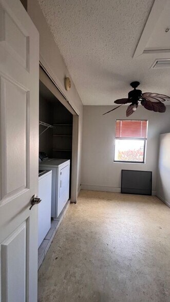 Building Photo - 581 SW Banks Terrace