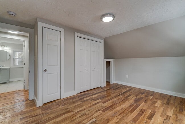 Building Photo - Newly Renovated Single Family available Now!