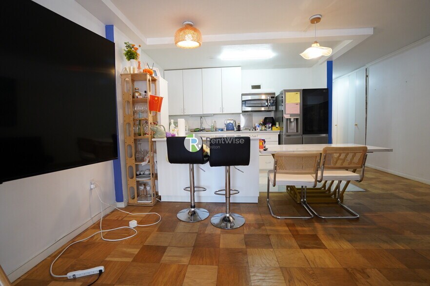 Building Photo - 6 Whittier Pl