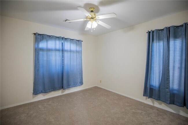 Building Photo - 115 NW Orchard Way