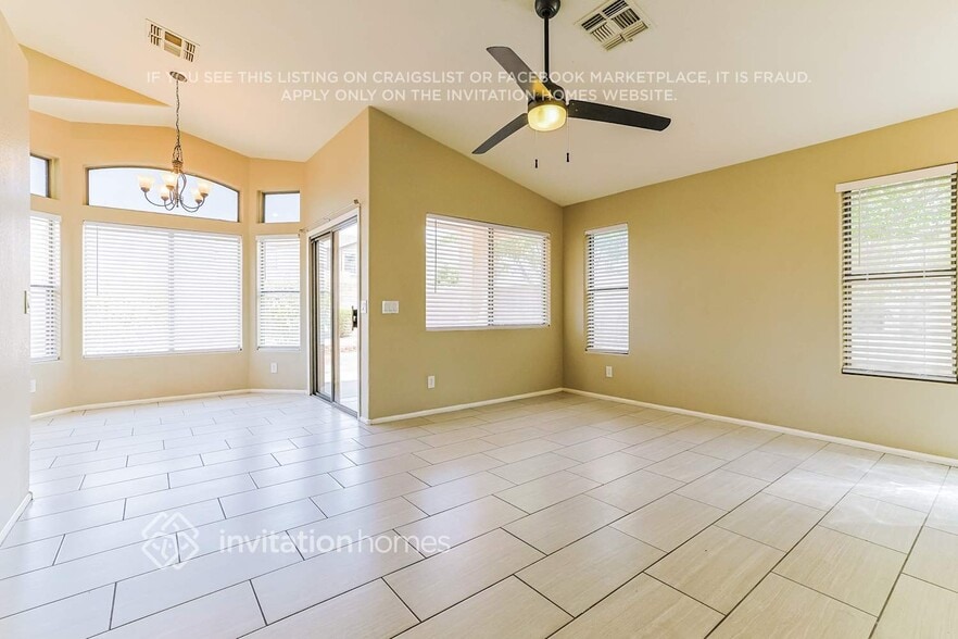 Building Photo - 11442 E Pronghorn Ave