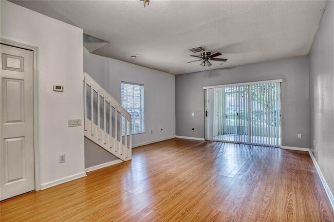 Building Photo - 1050 Vineland Pl