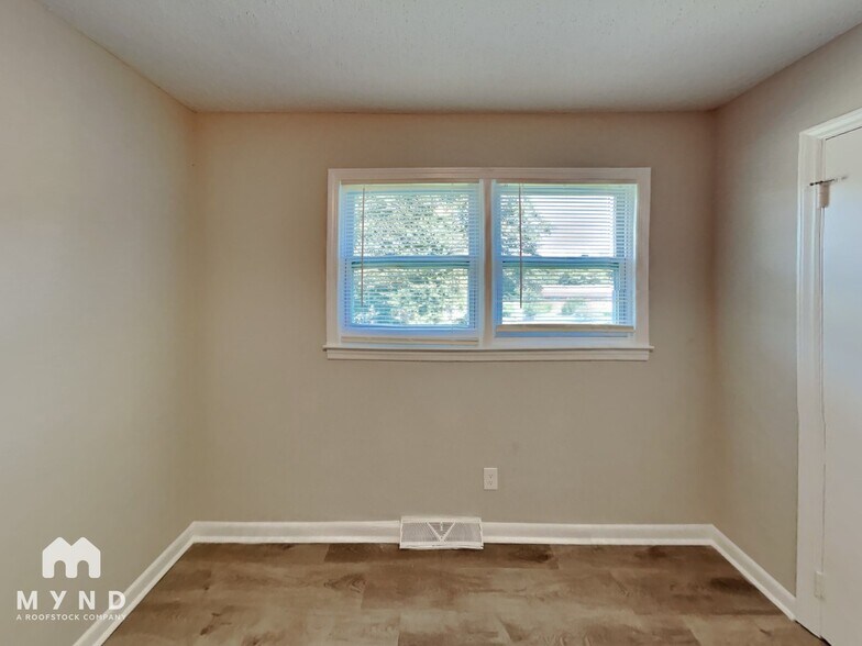 Building Photo - 1835 Mountainbrook Dr