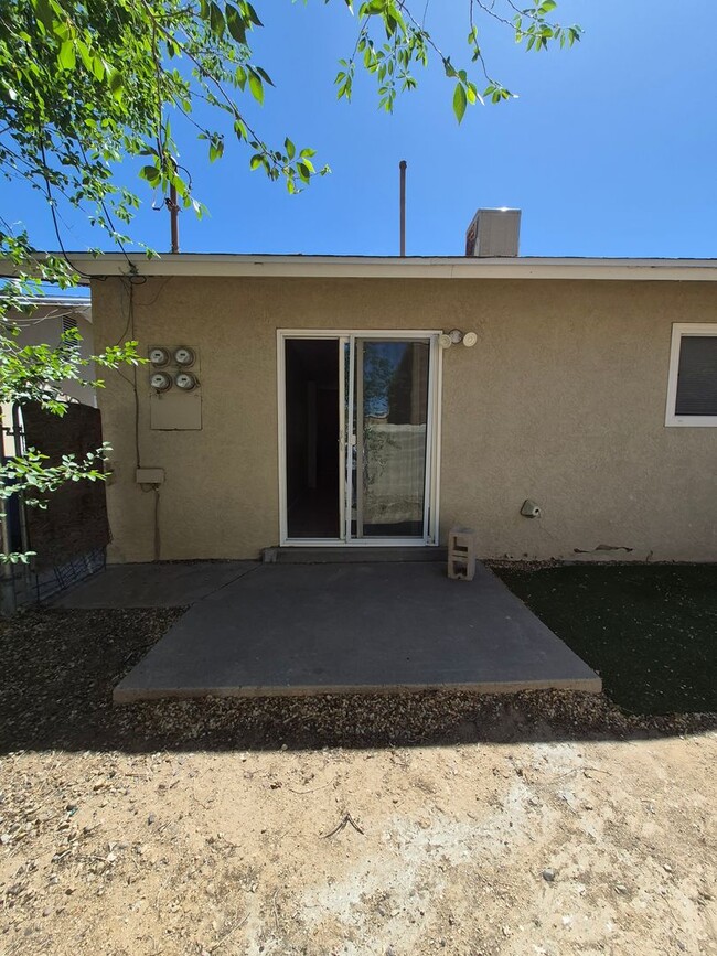Building Photo - One Bedroom Apartment