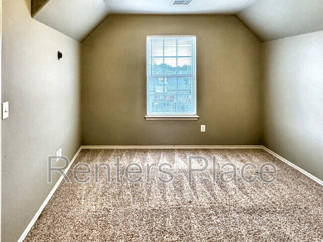 Building Photo - 821 W Elmira St