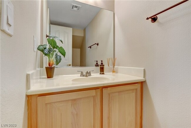 Building Photo - Gorgeous 3BR 2.5BA Townhome w/ Pool Access + Park + Private Backyard & Patio in Las Vegas