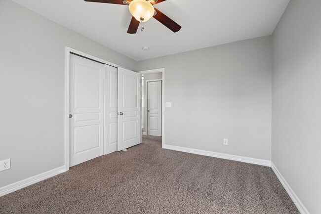 Building Photo - 6914 Dusty Miller Way
