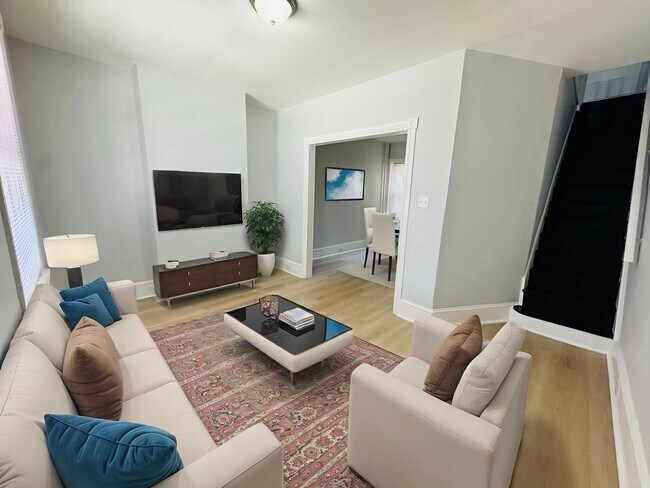 Building Photo - Renovated 3bd/1bth House with Rear yard!! ...
