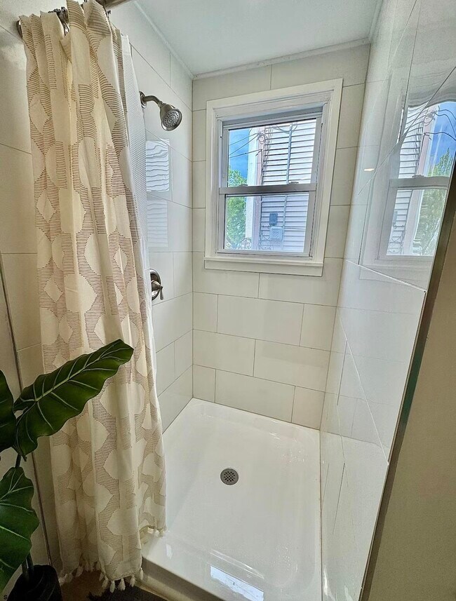 Building Photo - 512 W Brigantine Ave