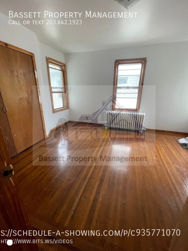 Building Photo - 617 Elm St