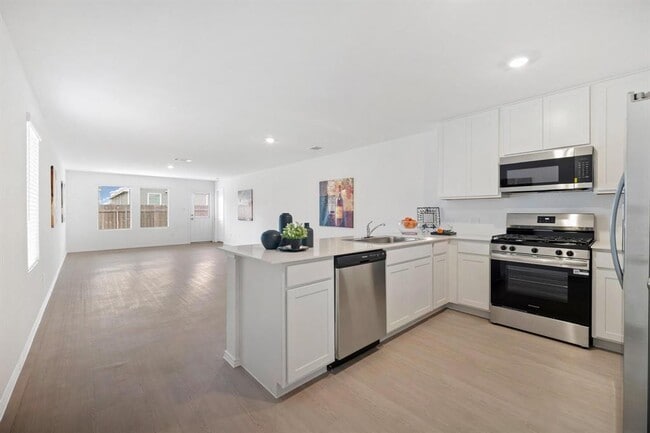 Building Photo - 23437 Firelight Dr