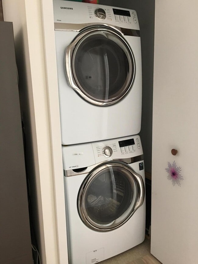 Building Photo - 330 S Main St