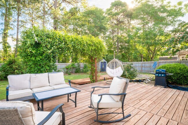 Building Photo - FURNISHED RENTAL FOR 3-12 MONTHS AVAILABLE MID-JUNE