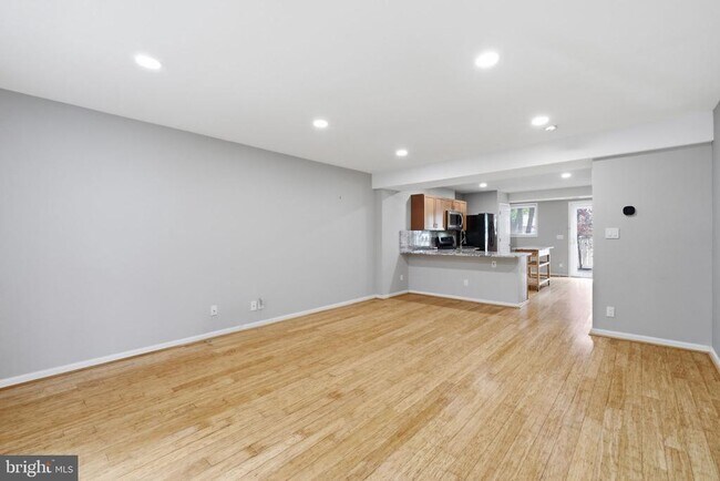Building Photo - 1513 N Van Dorn St