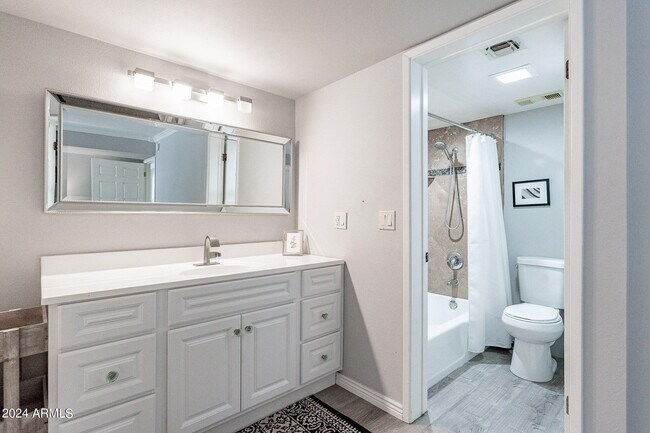 Building Photo - 5110 N 31st Way