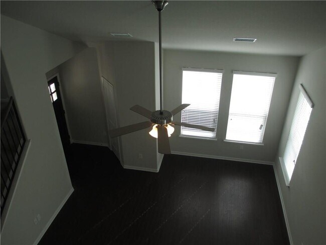Building Photo - 1704 Willow Vista