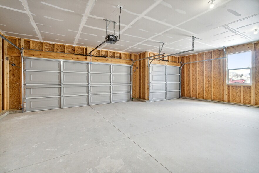 Building Photo - 2655 Claremont Dr