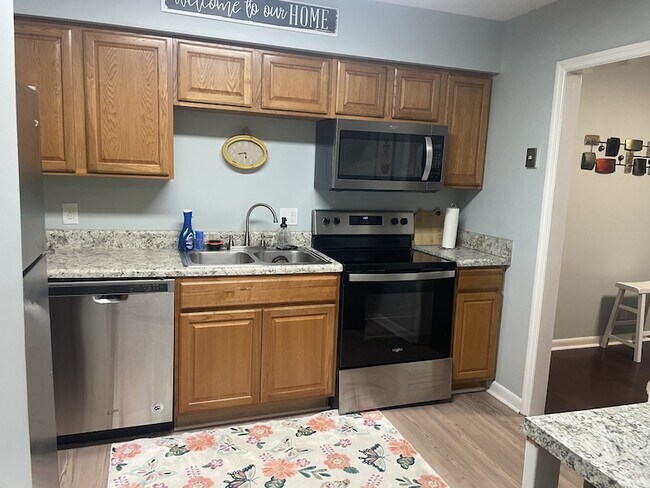 Building Photo - 555 N Dupont Ave