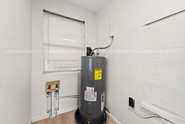 Building Photo - Newly Renovated 3 Bedroom Home with Screened Porch