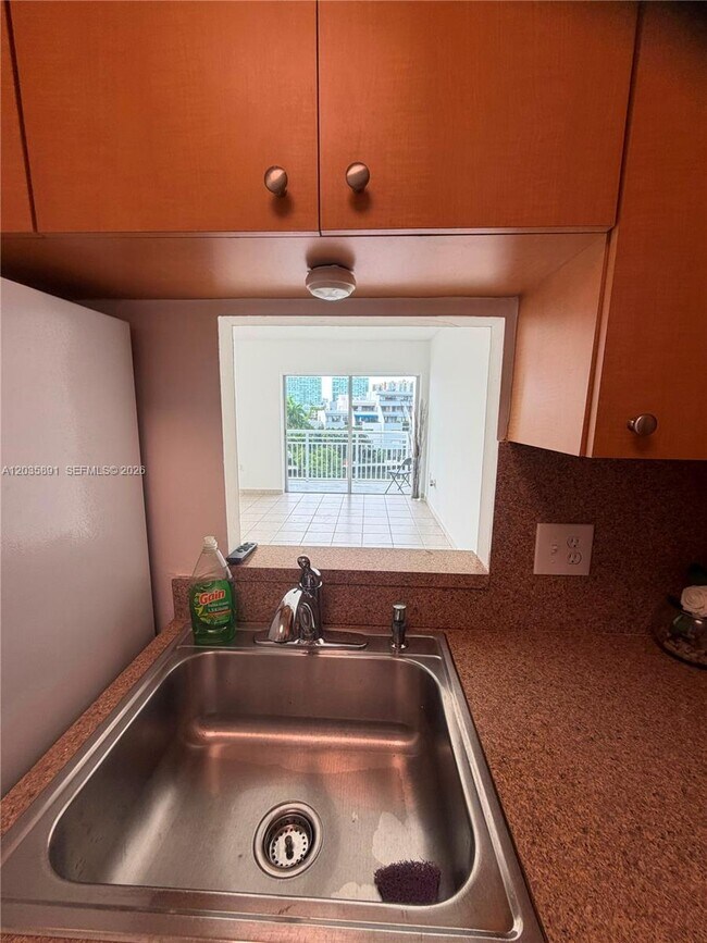Building Photo - 400 Kings Point Dr