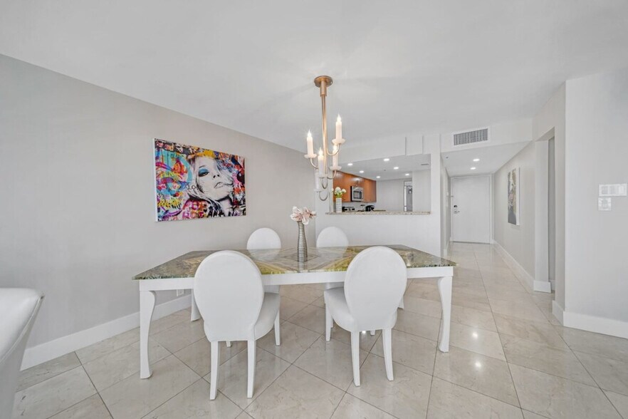 Building Photo - 1717 N Bayshore Dr