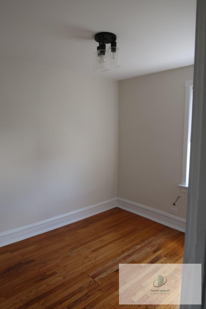 Building Photo - 6364 N Hermitage Ave