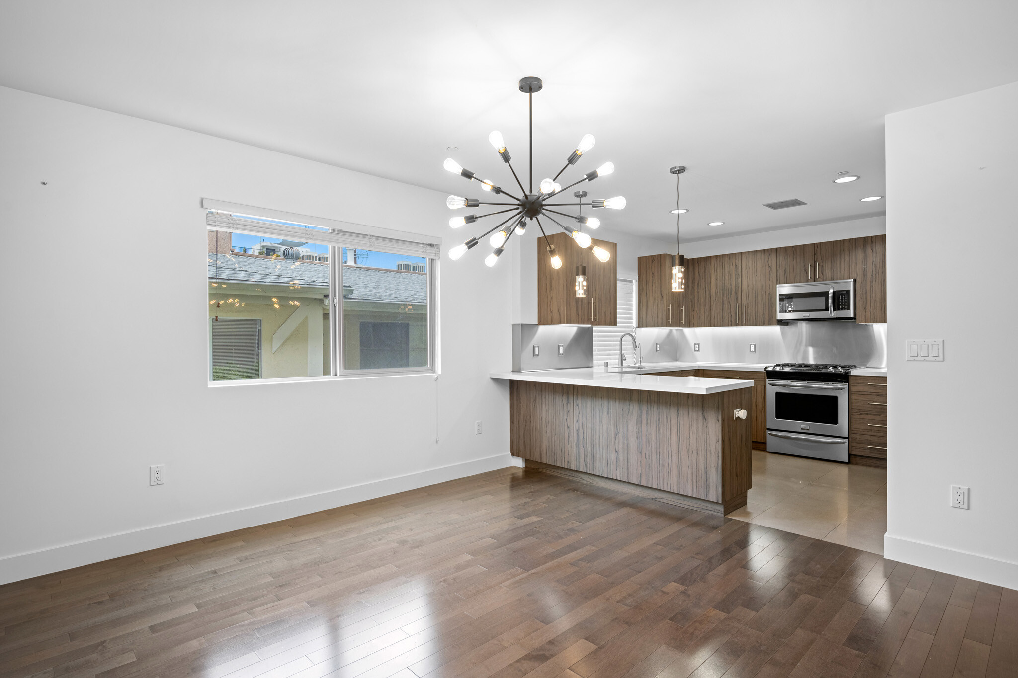 Building Photo - 11023 Fruitland Dr