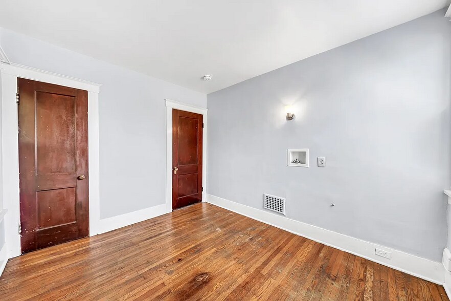 Building Photo - 238 Crestwood Ave