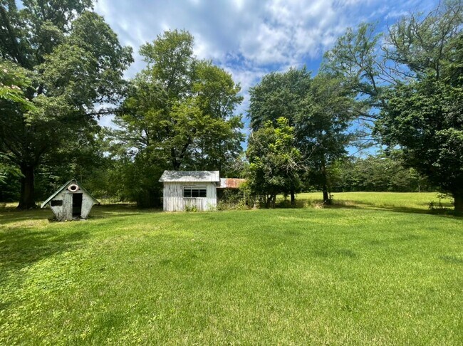 Building Photo - Adorable Apex Ranch on 2 Acres of Land!