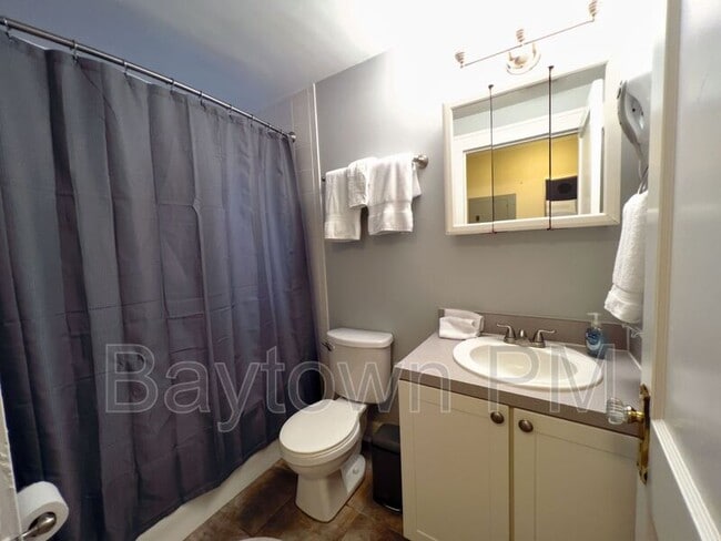 Building Photo - 8334 Diagonal Rd N