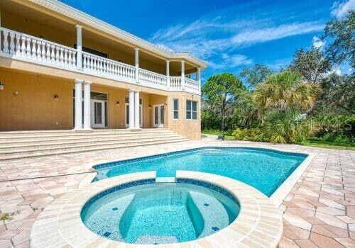 Building Photo - 1648 Bayshore Dr