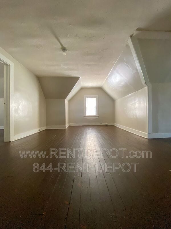 Building Photo - 412 E Riverside Dr