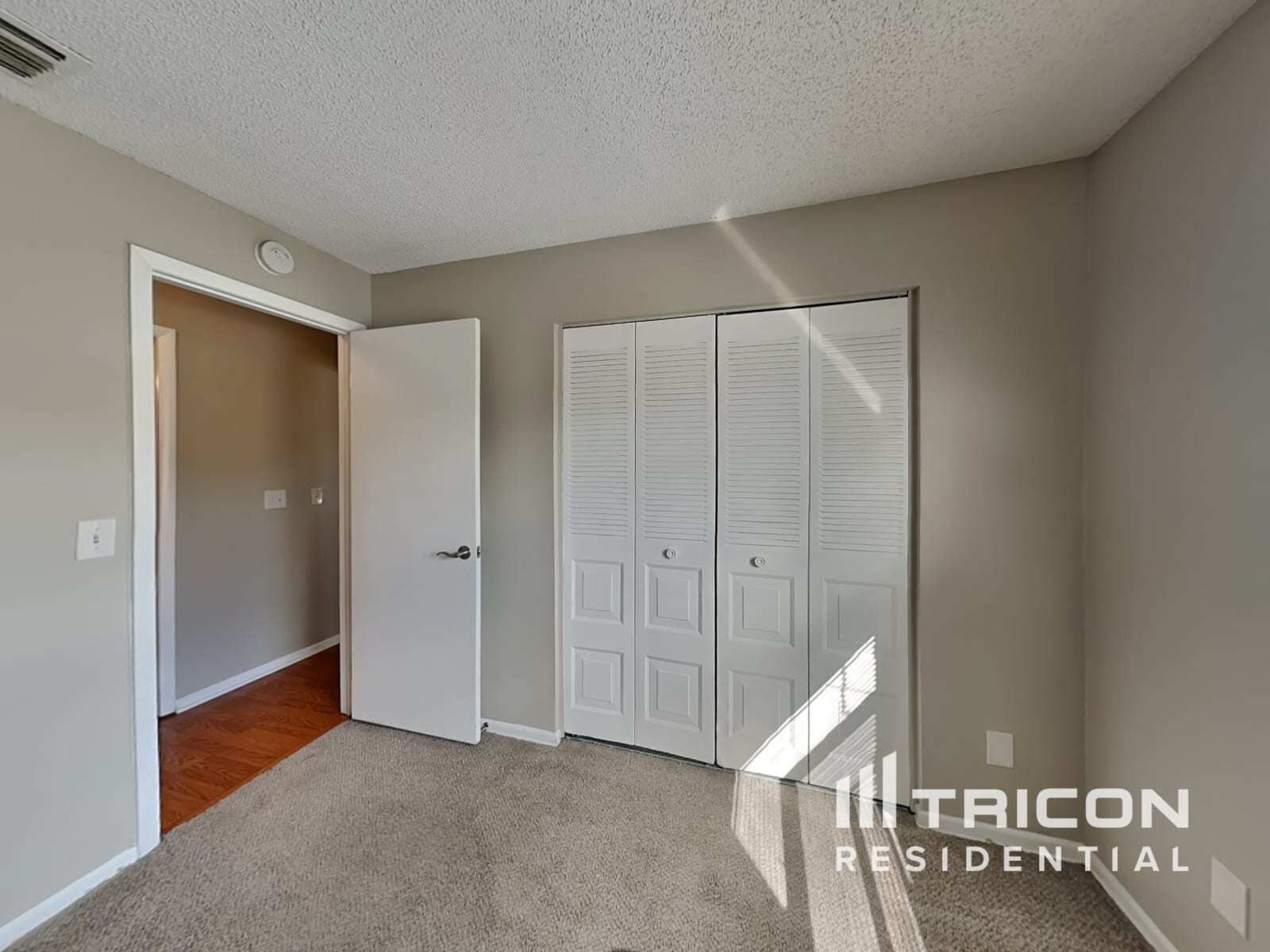 Building Photo - 1464 Tiverton Dr
