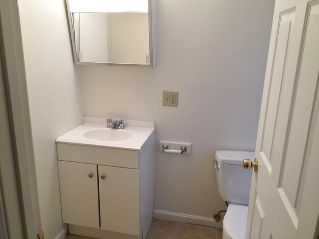 Building Photo - 4 Martin St