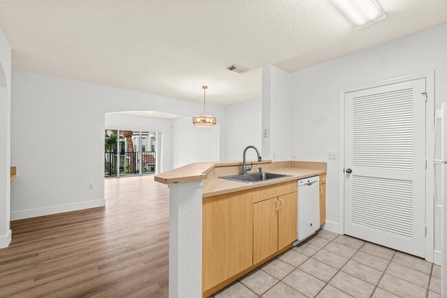 Building Photo - 1503 Belmont Pl