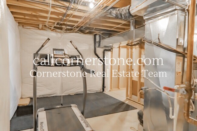 Building Photo - 5535 Jarman St
